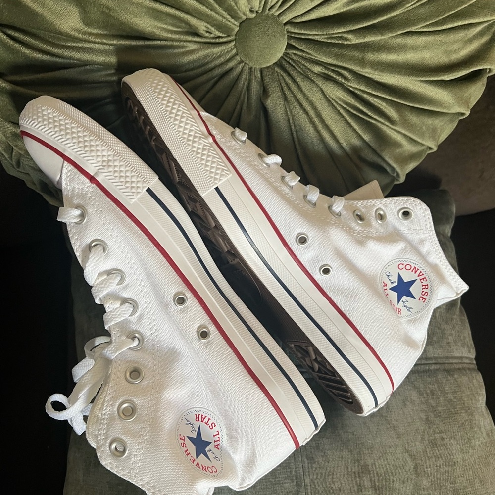 Converse All Star White Canvas Sneakers
Chuck Taylor